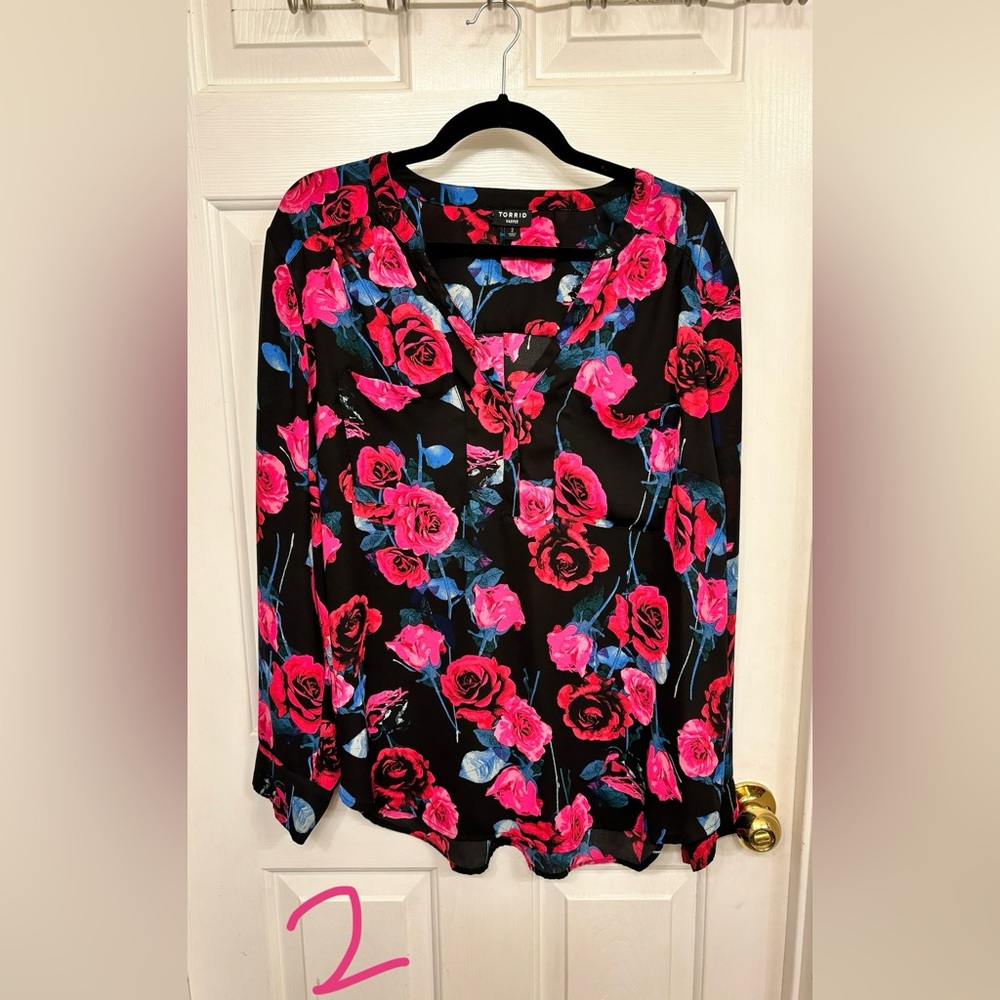 Torrid 2 floral top